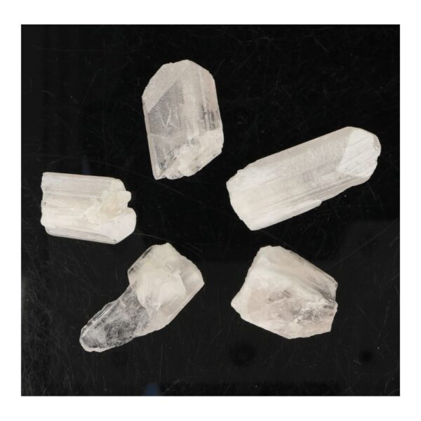 Ruwe danburiet kristallen van 2,5-4cm lang