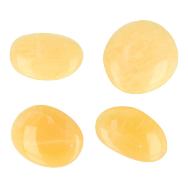 Oranje calciet amulet van ongeveer 4,5cm lang en 1cm dik