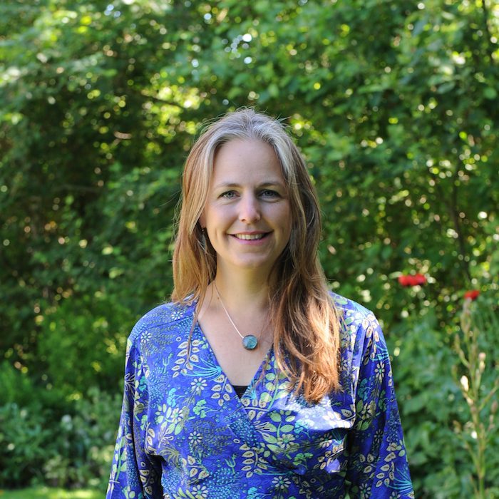 Portret van Laura, eigenaar van Blije Boeddha edelstenen
