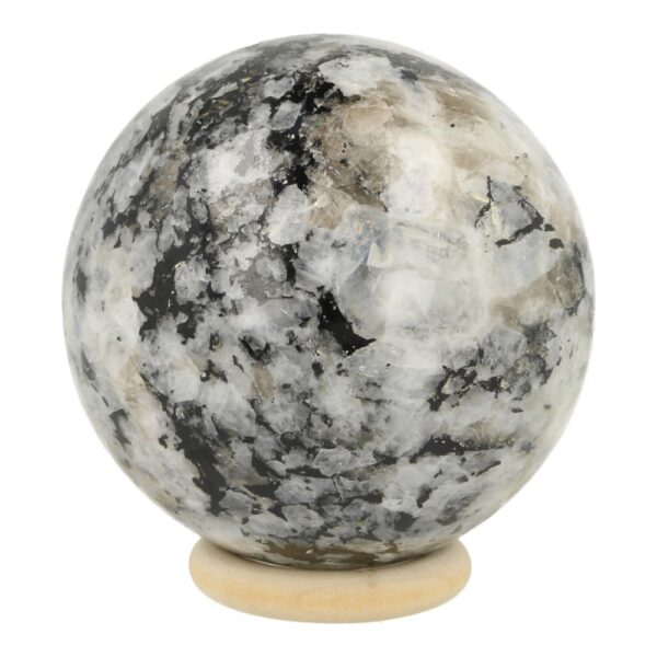 Fraaie regenboog, of witte maansteen bol met diameter van 7,5cm uit India