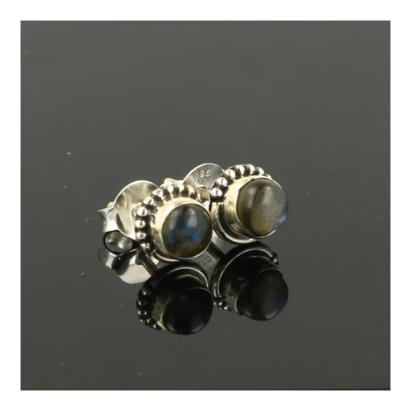 Leuke labradoriet oorbellen in zilver met diameter van 3mm