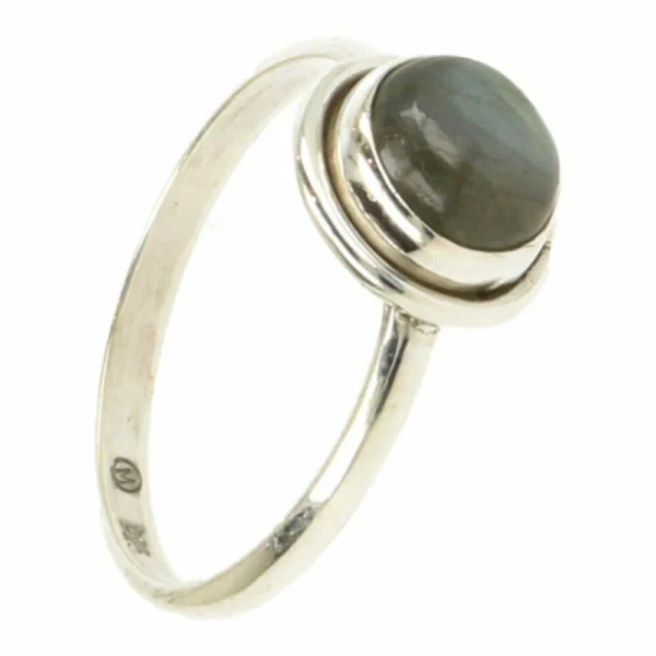 Leuke labradoriet ring met een ronde labradoriet van 7mm in zilver