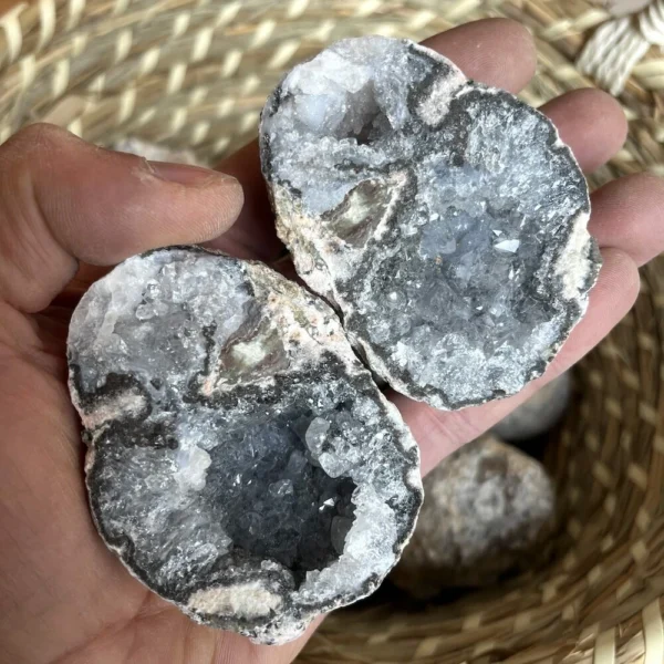 Topkwaliteit chalcedoon geode uit Mexico van 7-9cm breed, op verzoek gekraakt!