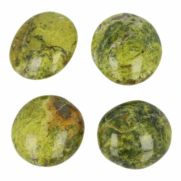Fraaie groene opaal knuffelsteen van 5-6cm lang