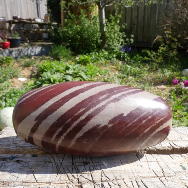 Fraaie robuuste shiva lingam van 27,5cm lang uit India