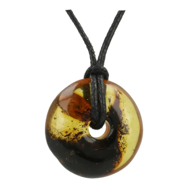 Fijne barnsteen donut met diameter van 29mm aan zwarts waxkoord (nr.5)
