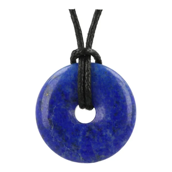 Mooi felblauwe lapis lazuli donut hanger met diameter van 30mm aan zwart waxkoord